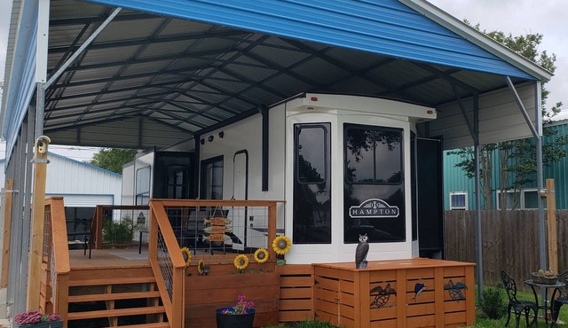 Perfect for vacation or romantic gateway! n