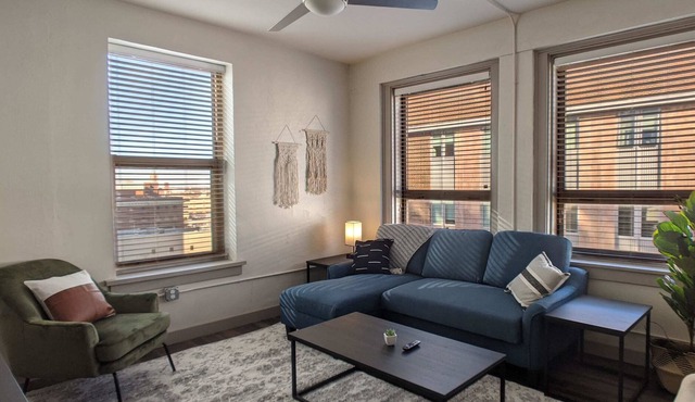 Perfect for WFH Laundry In Unit with Fitness Center