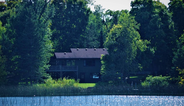 Perfect for Your Family Summer Vacation! Large Cabin on a Beautiful Lake!