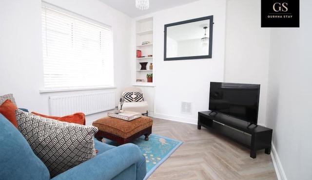 Perfect Four Bed House for Groups,Contractors,Relocations by Gurkha Stay in Cardiff with free WiFi