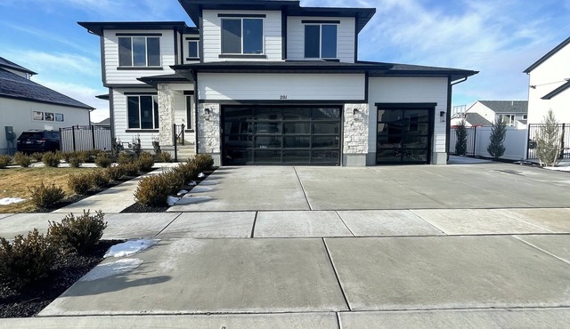 Perfect fully furnished basement apartment for short-medium stay