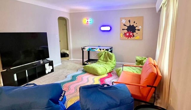 Perfect Fun House for Theme Parks & Family Fun!