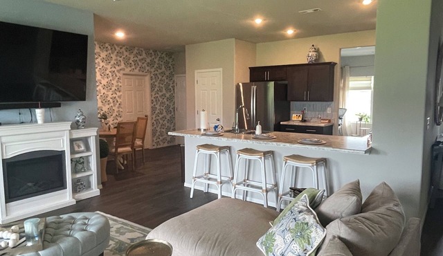 Perfect Game Day & Parents Weekend! Spacious 4-Bedroom -Just 8 Minutes from UARK