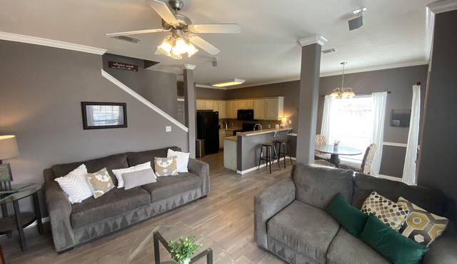 Perfect Get-Away townhome across from Central Park
