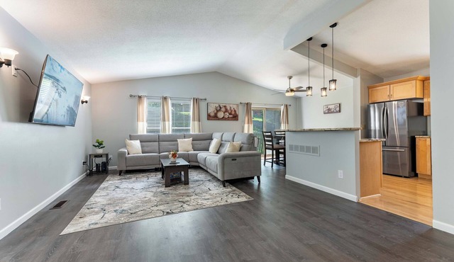 Perfect Getaway 3BR/3BA Entire Home with Free Parking