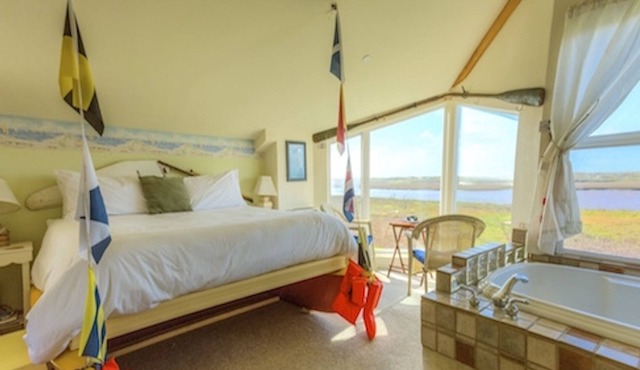 Perfect GetAway for Two, Sunset & Water View from Window