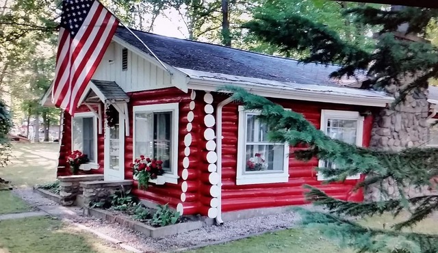 Perfect getaway for couples ! close to Ludington or Baldwin.nn
