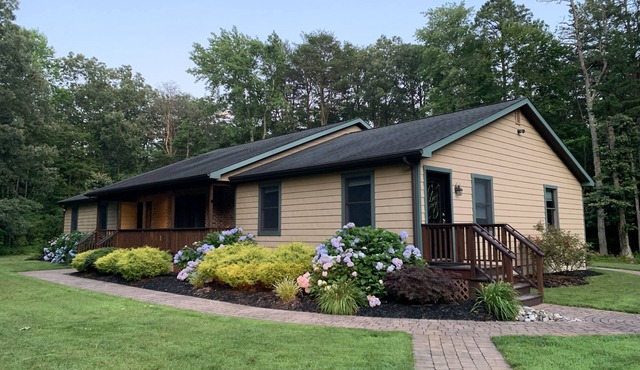 Perfect getaway for large families who love the woods and beach!