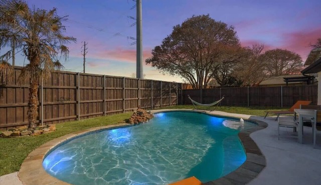 Perfect Getaway Home w Pool, Jacuzzi, Cinema Room