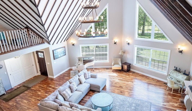 Perfect getaway minutes away from Maxinkuckee Lake & Culver Academy!