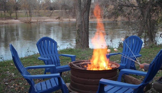 Perfect Getaway On The River Yet Minutes Drive To Magnolia And Waco Attractions