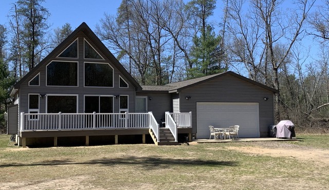 Perfect Getaway! Secluded Modern 3 Bedroom, 2 Bath Cabin on 12.5 Private Acres