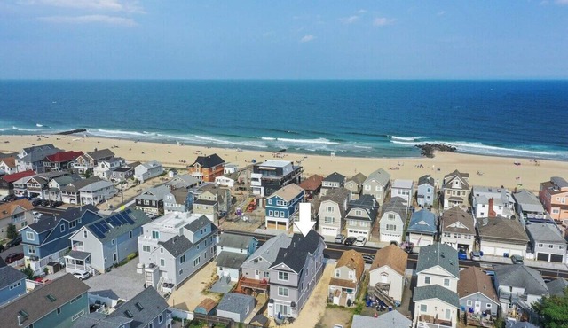 Perfect Getaway – Steps from the Beach!