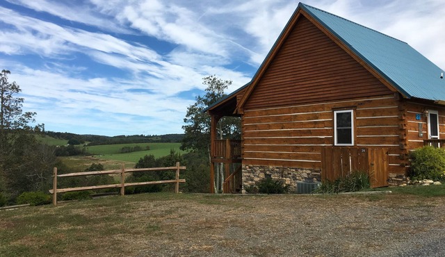 Perfect Getaway off the BR Parkway. Close to Mabry Mill, views, and wineries