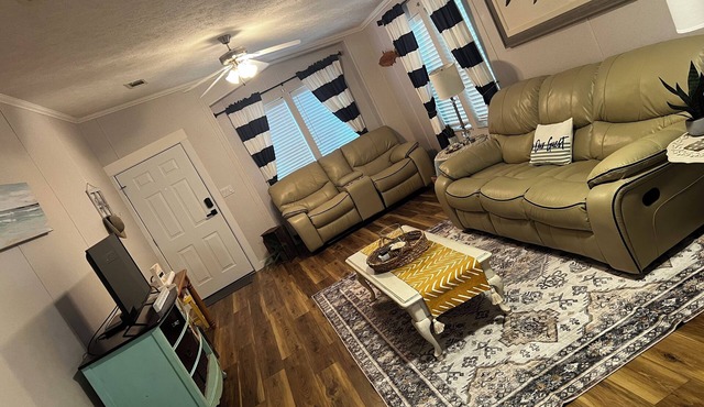 Perfect getaway-waterfront- private Dock-Pet available