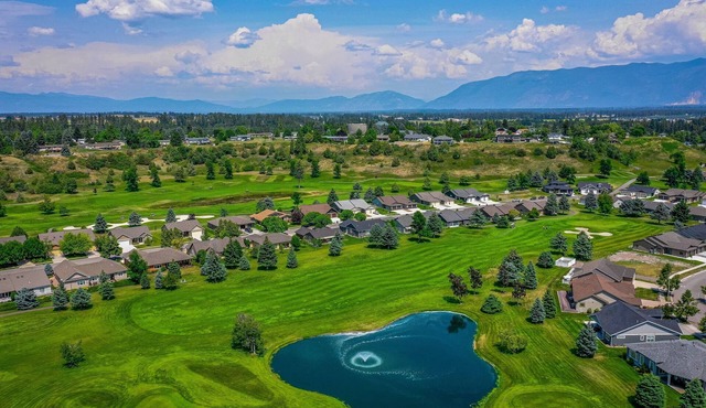 Perfect Golf Getaway near Glacier, 2/2 townhome right on golf course