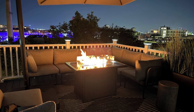 Perfect Group getaway, 4BR/3BA, Rooftop & Theater in walkable Canton