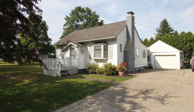 Perfect, Heart of Village, Private, Large Lot, 2- Blocks from almost everything