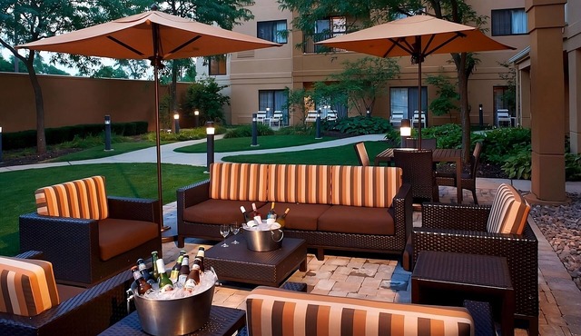 Perfect Hideaway! Swimming Pool, FREE Parking, Near Hemmens Cultural Center!