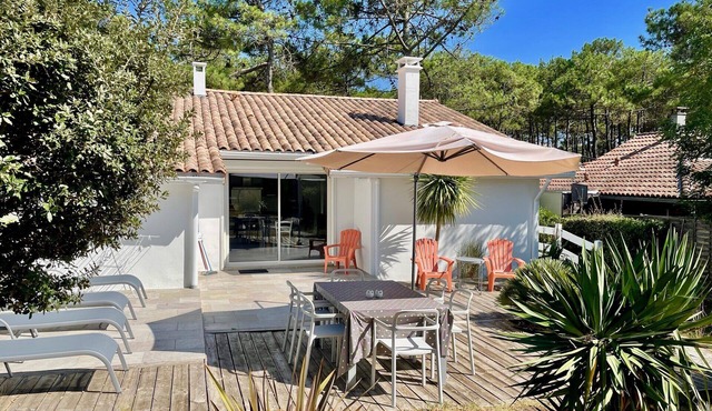 Perfect holiday home in Hourtin-Plage with wifi and very close to the beach