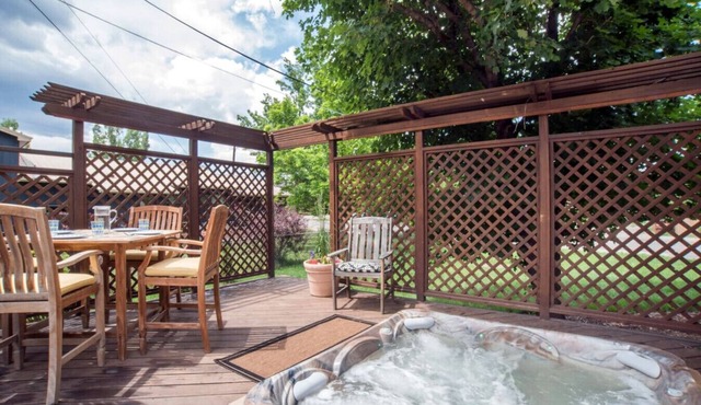 Perfect `Home Away From Home` NearTown w/Hot Tub!