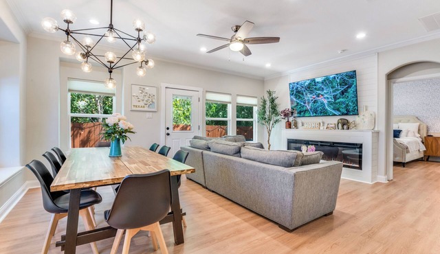 Perfect Home Base for Your Adventure-near Downtown and Uptown Dallas
