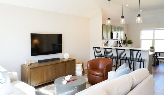 Perfect Home, Center of Aggieland - 3BR 3 BA 5Beds