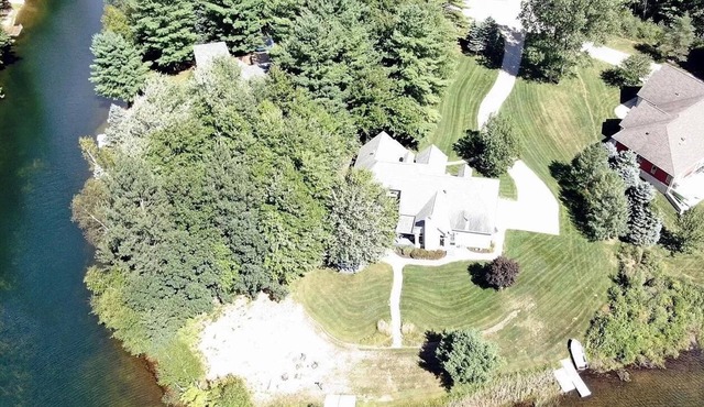 perfect home for your family lakehouse getaway