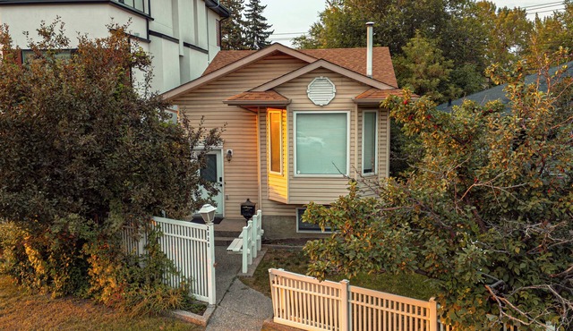 Perfect Home Next To River Pathways & Downtown | 5+ Bedrooms and office