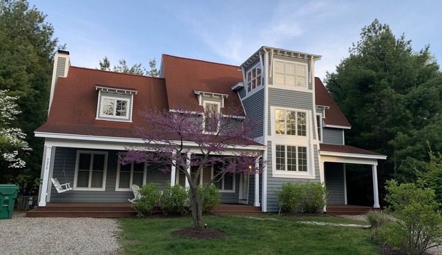 Perfect Home, Private Hot Tub, Great Community Pool and Walk to Lake Michigan!