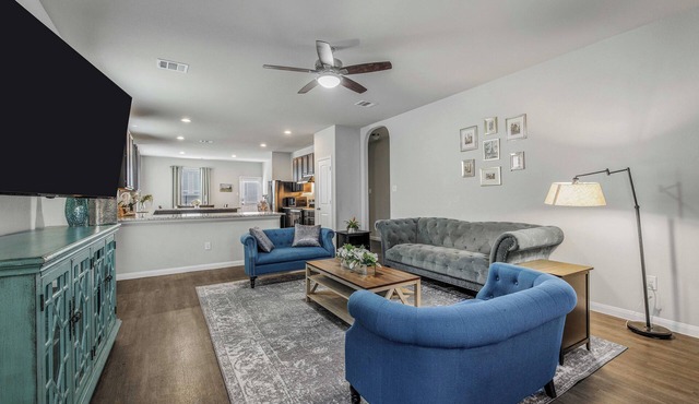 Perfect home to sleep 9. Near Texas A&M-Pet Friendly