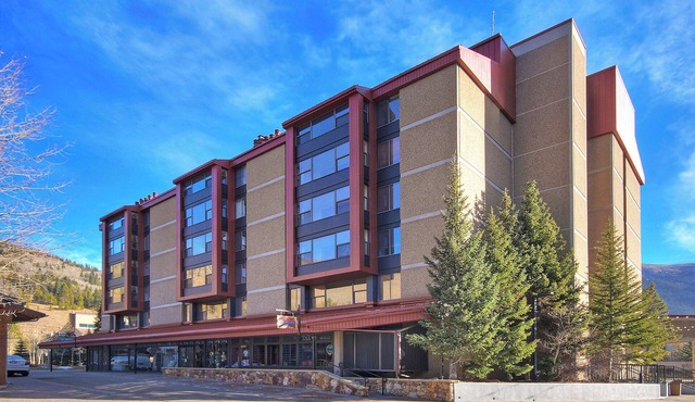 Perfect Hotel Room For A Mountain Getaway! VS436H