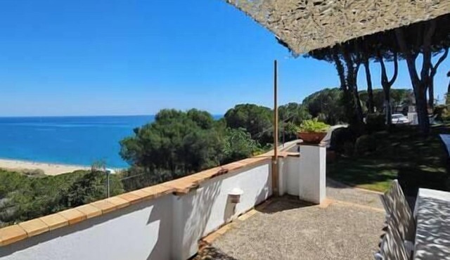 Perfect house with sea views