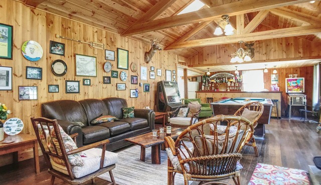 Perfect house for entertaining and minutes from the lake & our historic village