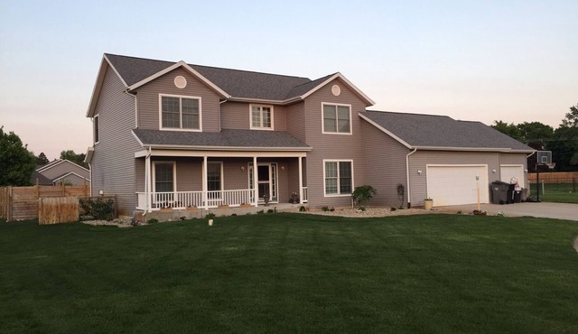 Perfect House for GameDay! (Heated In-Ground POOL!)