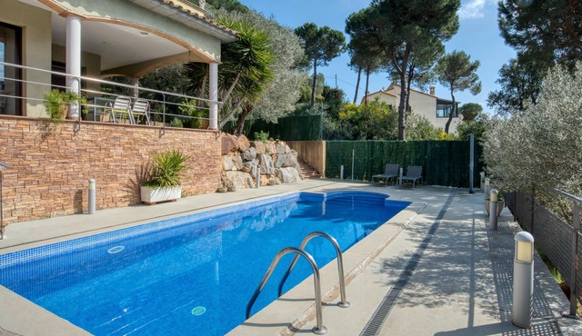 Perfect house in Calonge: Spacious and bright with views of the pool and mountains🌿🏖️