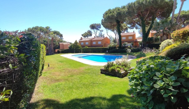 Perfect House in Palamós: Spacious and Bright by the Sea 🌿🏖️