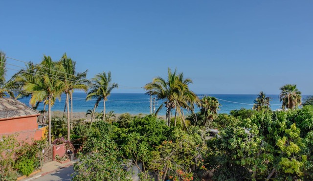 Perfect House with Amazing View of the Ocean and 5 minute walk to the Beach!