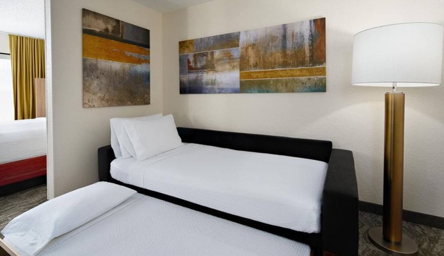 Perfect Houston Getaway! 3 Relaxing Units, Close to William P. Hobby Airport!