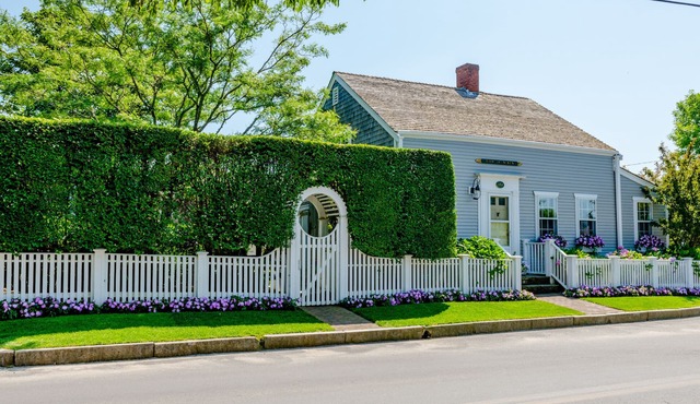 Perfect in Town House - Top of Main St