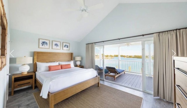 Perfect Island Escape with Full kitchen Setup and Direct Access to the Pool!