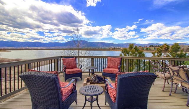 Perfect Lake and Mountain Views!