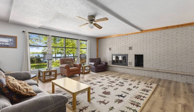 Perfect Lake Escape | Sleeps 14 | Water views!