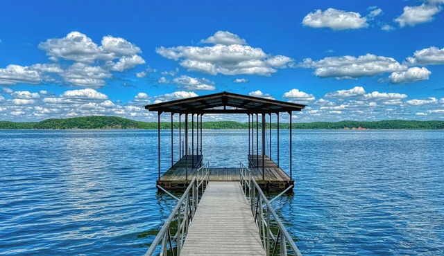 Perfect lake escape, with beautiful lake views and fire pit.