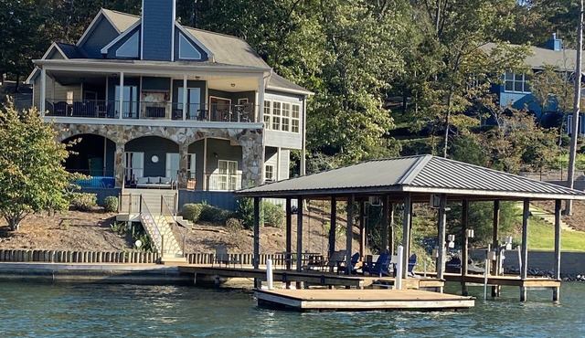 Perfect Lake Getaway-6 Bedrooms, Ideal Location and Never Ending Views