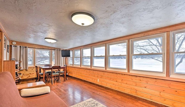 Perfect lakefront cabin for any time of year