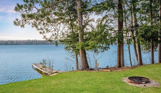 Perfect Lakefront Family Cabin, 2 Kayaks Included!