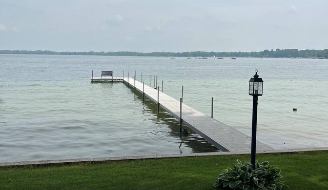 Perfect lakefront family cottage with private dock and room to play!