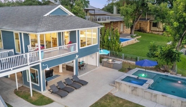 Perfect Lakehouse,open water, sunset,new dock.Kayaks.NEW POOL & HOT TUB!