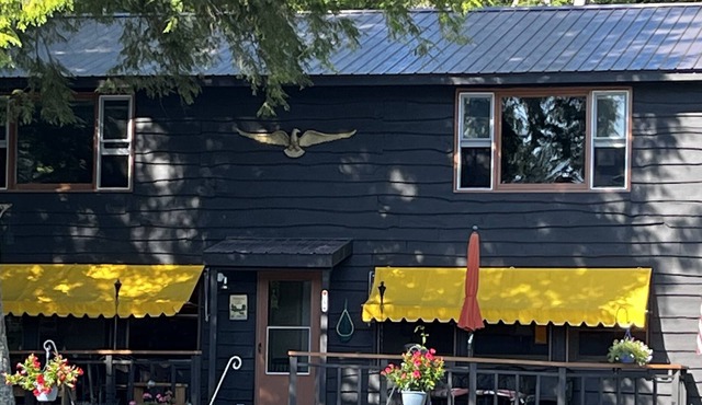 Perfect Lakehouse for1 to 2 families on private ADK lake